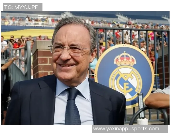 马德里球迷高举横幅抗议弗洛伦蒂诺批评其多项决策失误